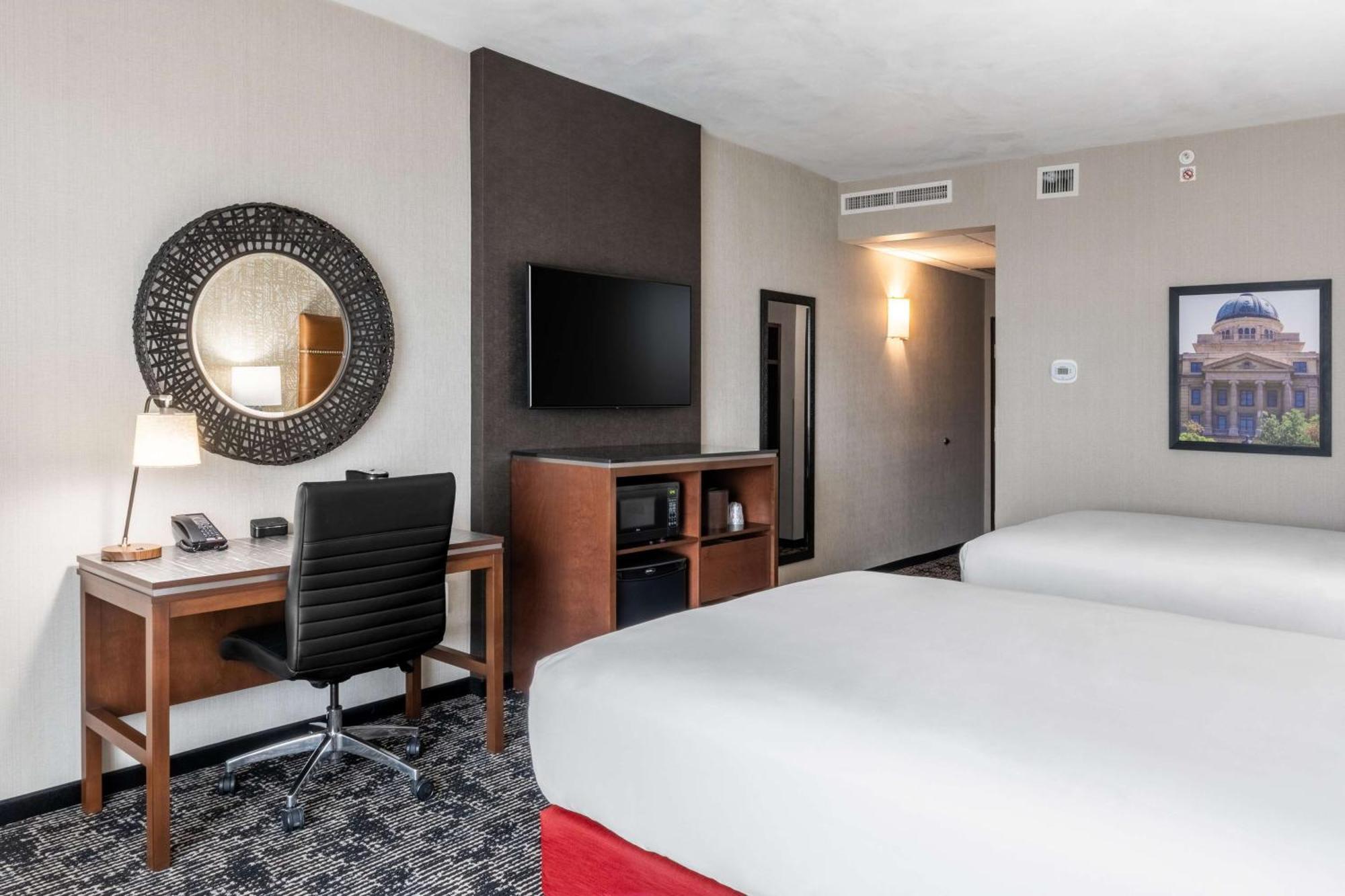 Drury Plaza Hotel محطة كوليج المظهر الخارجي الصورة