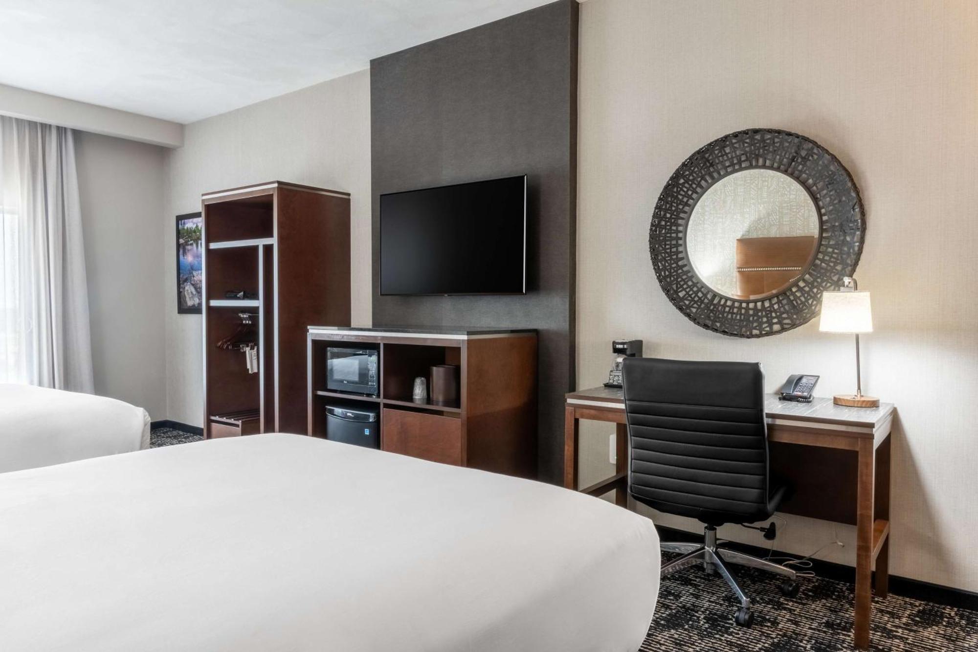 Drury Plaza Hotel محطة كوليج المظهر الخارجي الصورة