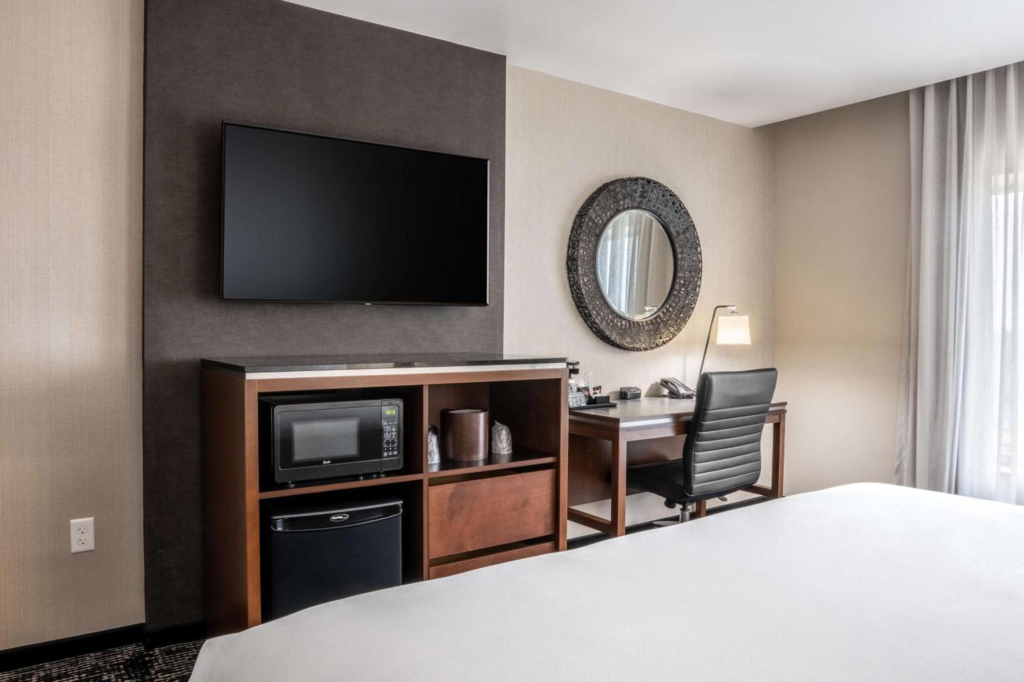 Drury Plaza Hotel محطة كوليج المظهر الخارجي الصورة