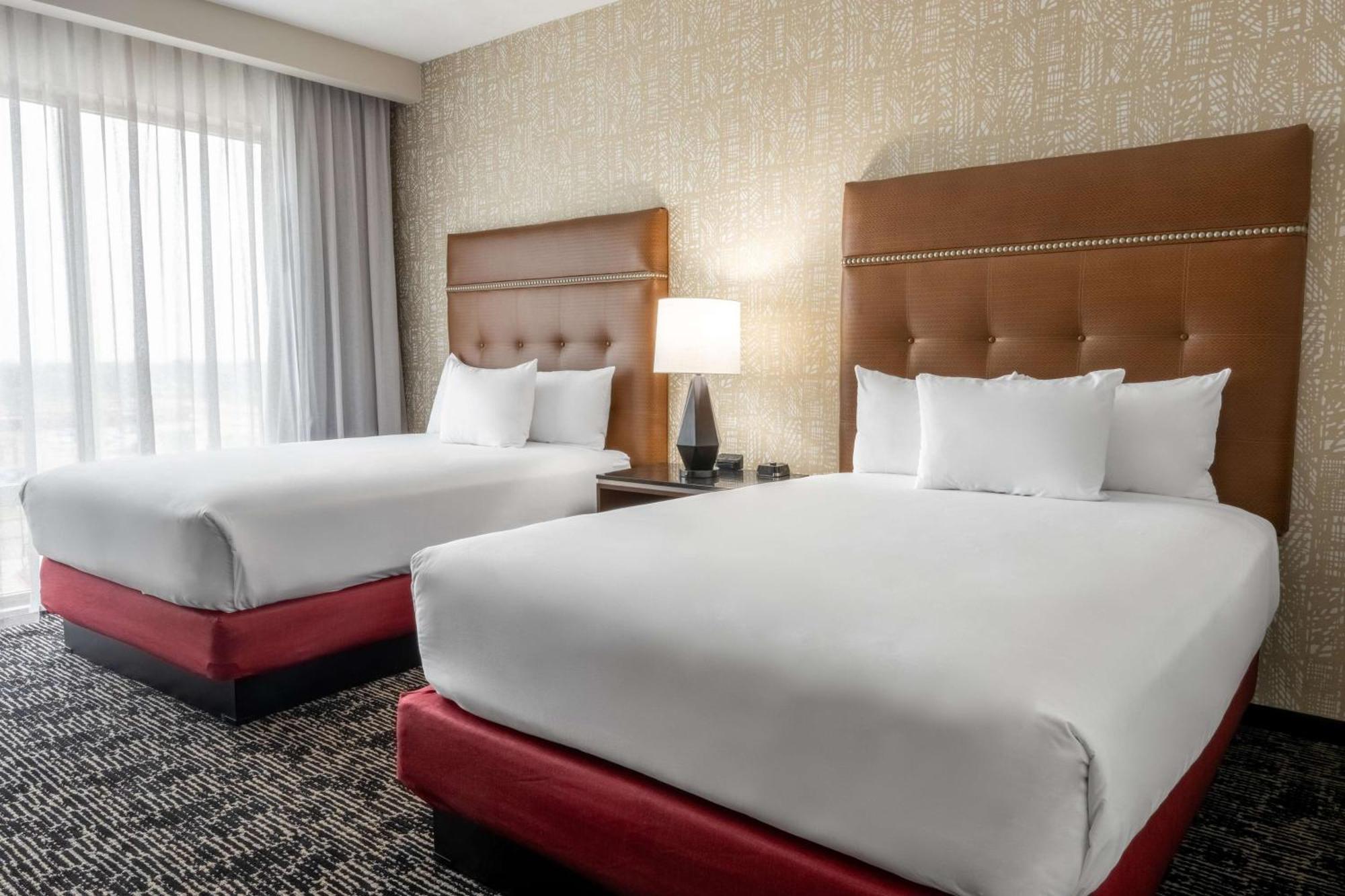 Drury Plaza Hotel محطة كوليج المظهر الخارجي الصورة