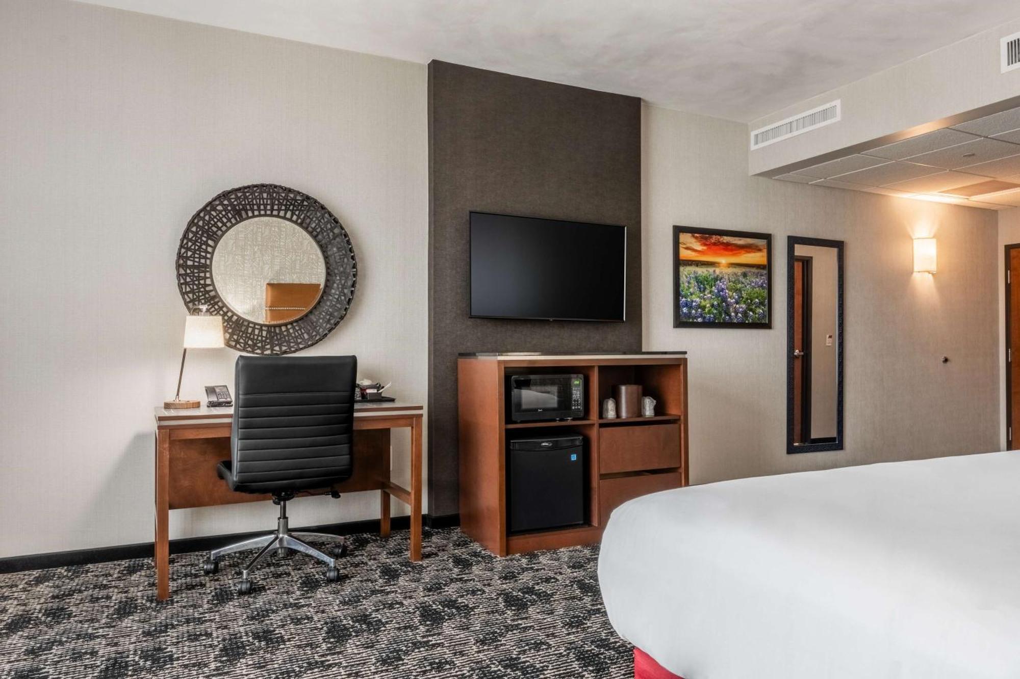 Drury Plaza Hotel محطة كوليج المظهر الخارجي الصورة