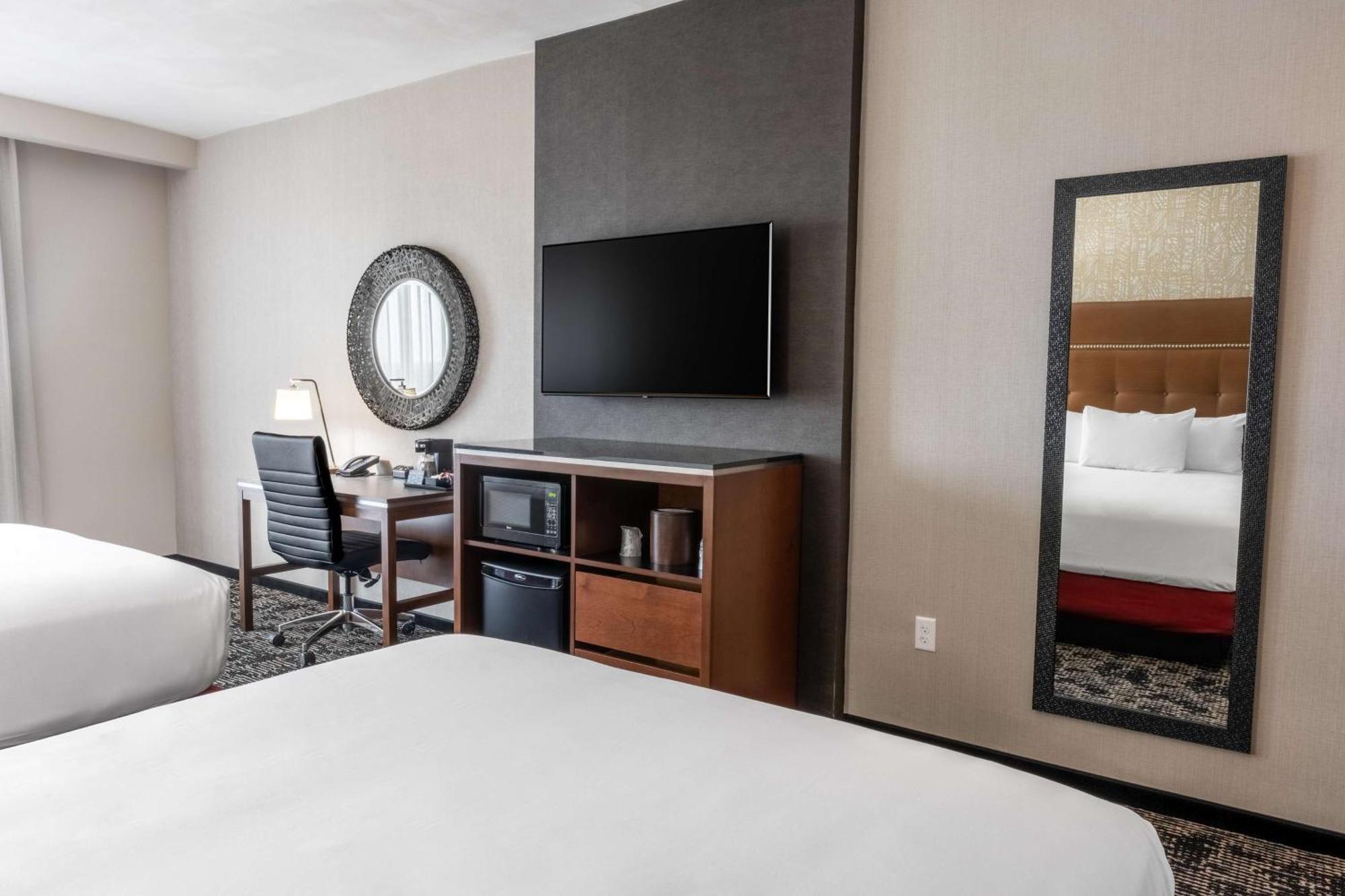 Drury Plaza Hotel محطة كوليج المظهر الخارجي الصورة