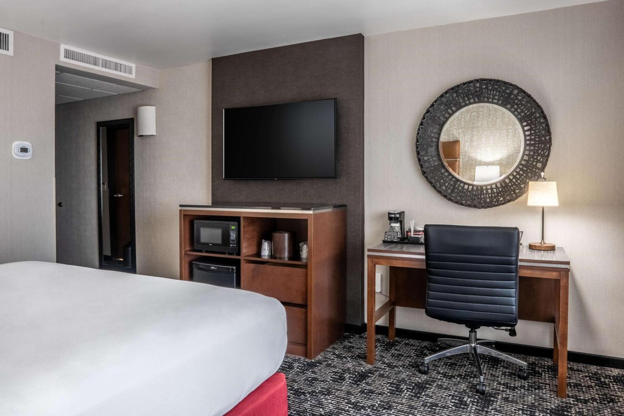 Drury Plaza Hotel محطة كوليج المظهر الخارجي الصورة