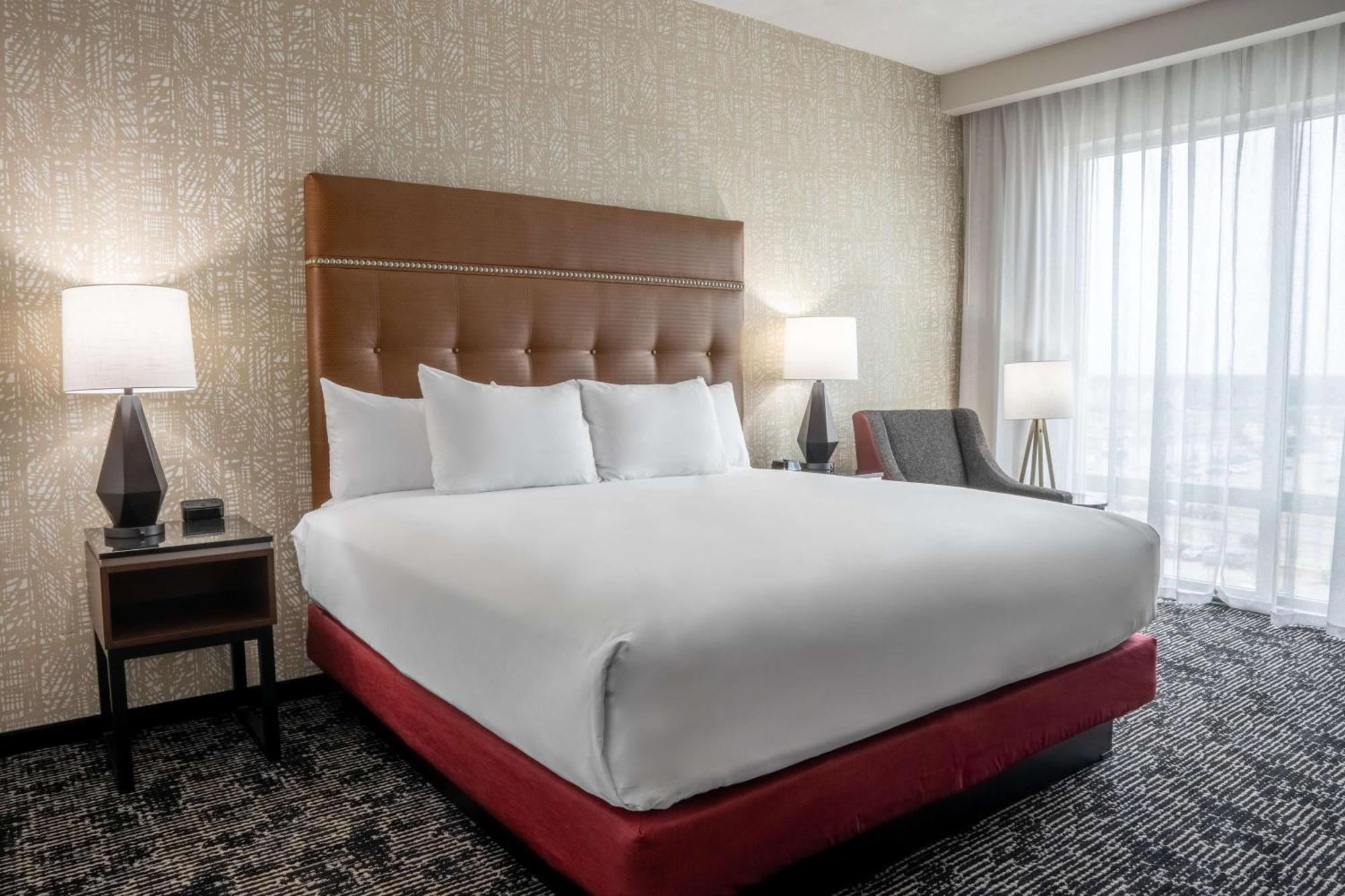 Drury Plaza Hotel محطة كوليج المظهر الخارجي الصورة
