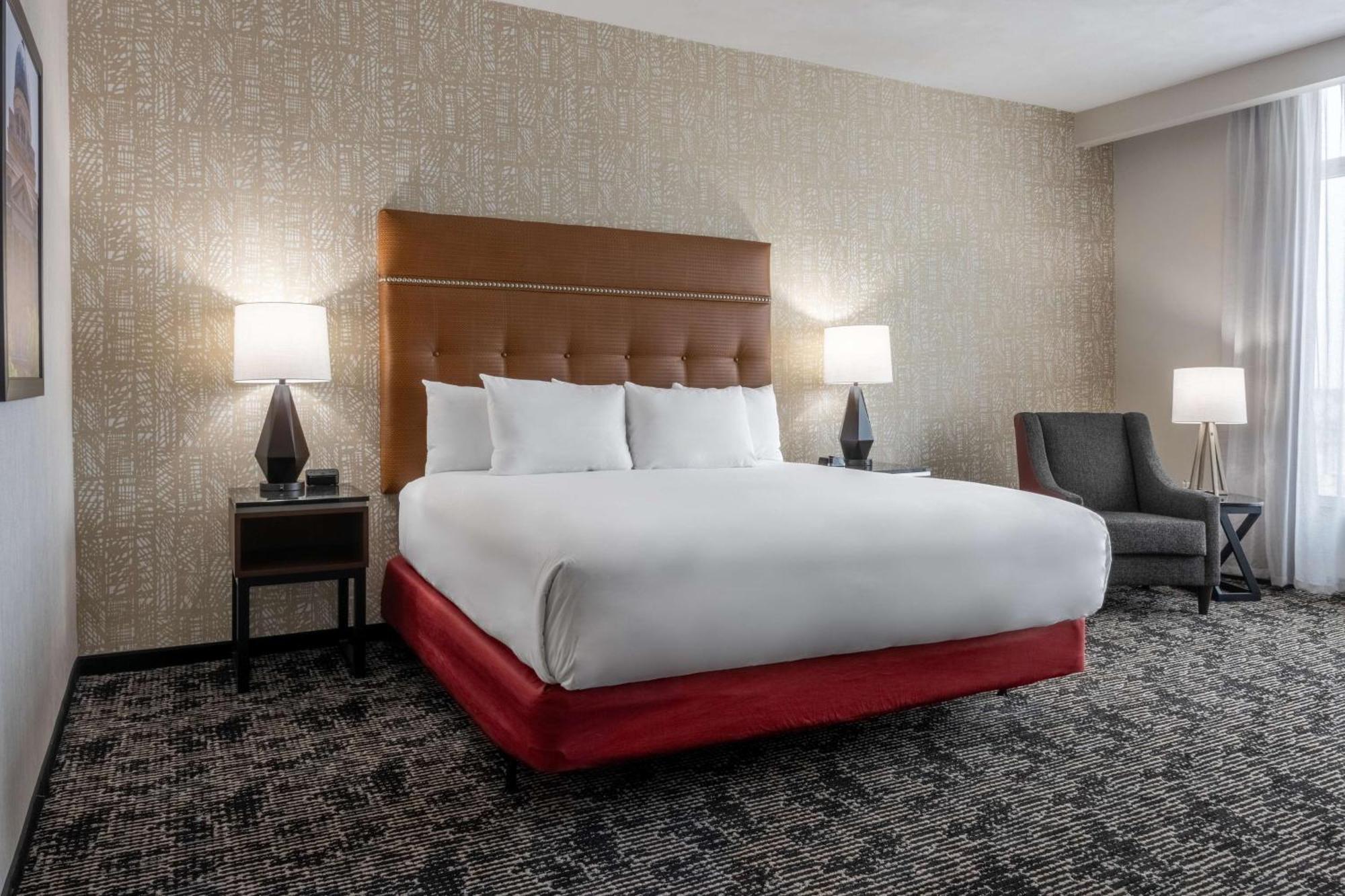 Drury Plaza Hotel محطة كوليج المظهر الخارجي الصورة