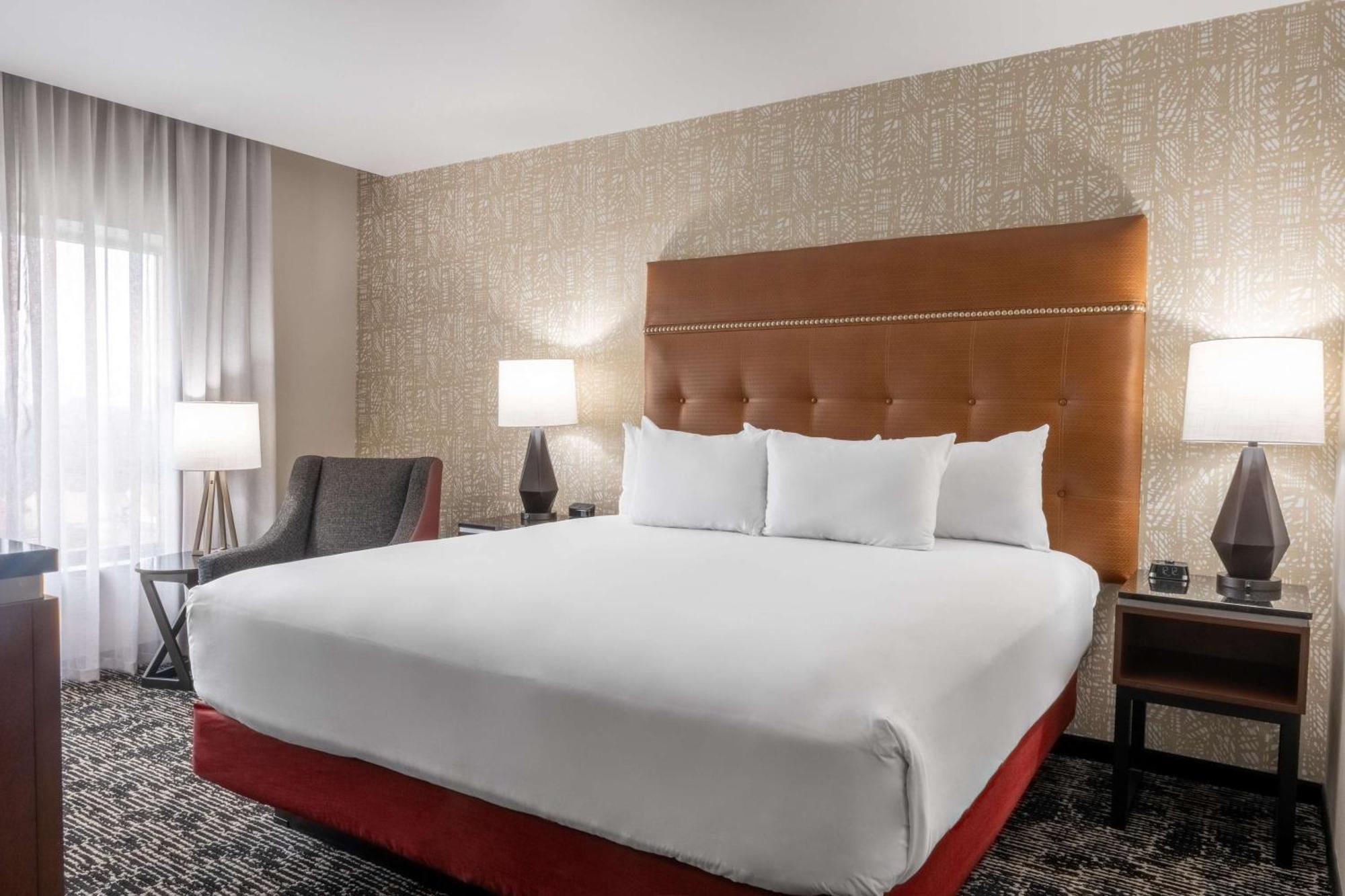 Drury Plaza Hotel محطة كوليج المظهر الخارجي الصورة