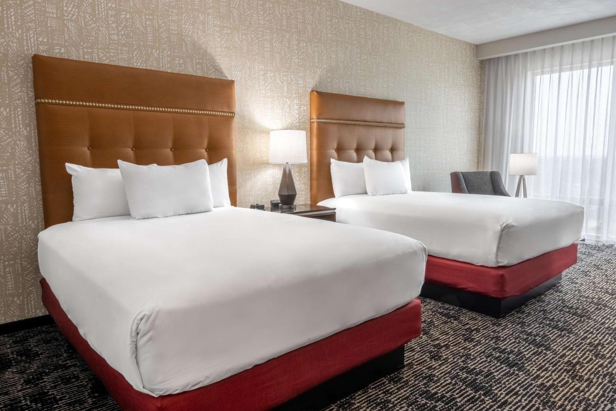 Drury Plaza Hotel محطة كوليج المظهر الخارجي الصورة